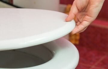 Virtuvės kempinė gali slėpti daugiau bakterijų nei klozetas: kaip ją dezinfekuoti per kelias minutes