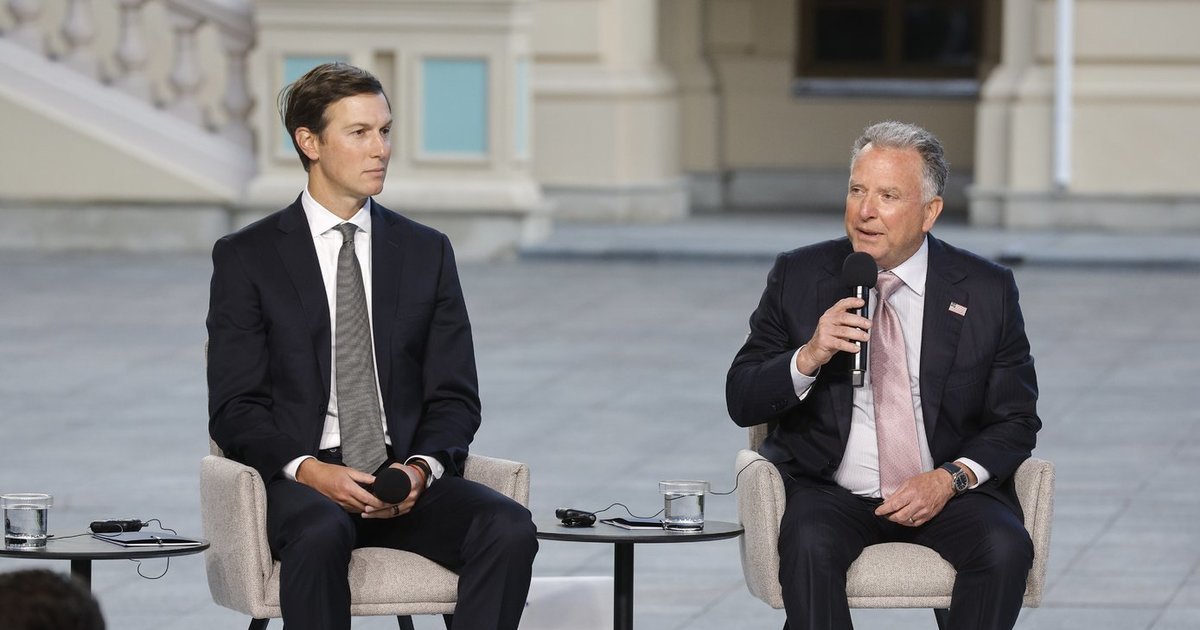 Witkoffas spaudžiamas iš abiejų pusių: kodėl Trumpas vis dar jo neatitraukia nuo derybų