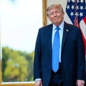 Trumpas smogė nauju sankcijų paketu: Rusijai spaudimas didės ir per energetiką