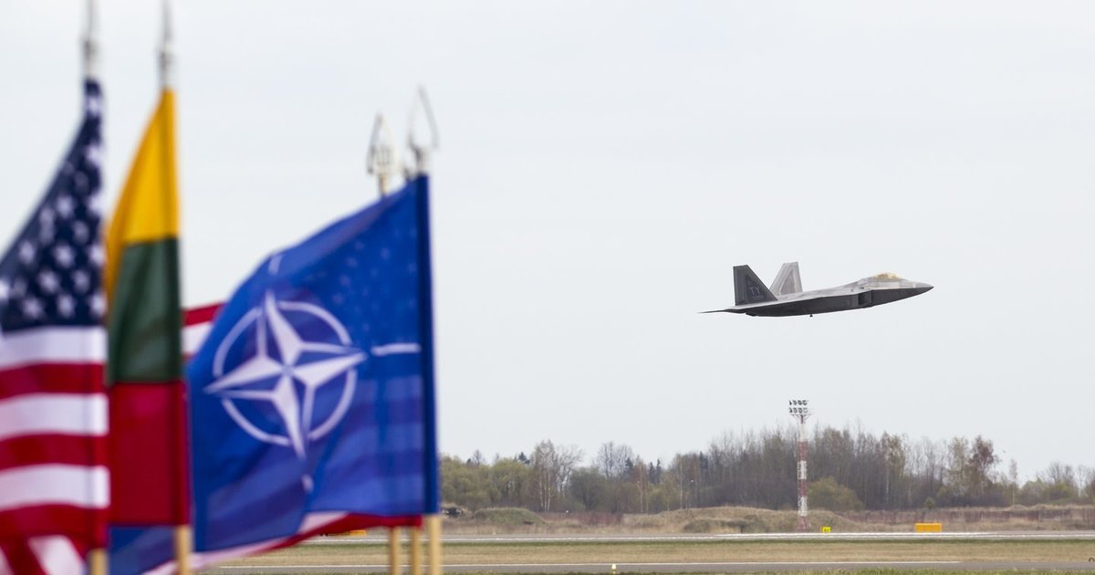 Dronas iš Baltarusijos sukėlė aliarmą: Italijos ministras įvardijo, kodėl rytinis NATO flangas būtinas