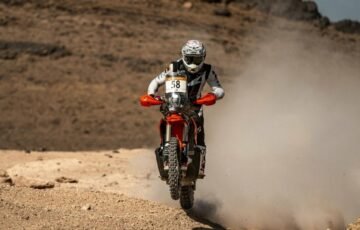 Karka dykumoje liko visiškai vienas: pirmasis „Rally du Maroc“ etapas atnešė netikėtą išbandymą