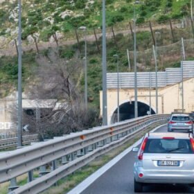 Italija ruošia netikėtą dovaną vairuotojams: 14,5 mln. transporto priemonių laukia mokesčio lengvata