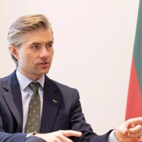 Budrys atskleidė skirtumą su JAV: Vašingtonas švelnina spaudimą Minskui už kalinių paleidimą