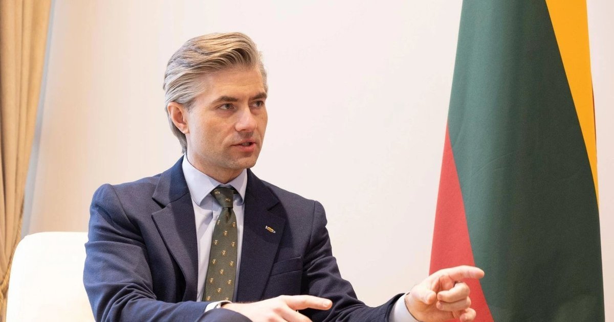 Budrys atskleidė skirtumą su JAV: Vašingtonas švelnina spaudimą Minskui už kalinių paleidimą
