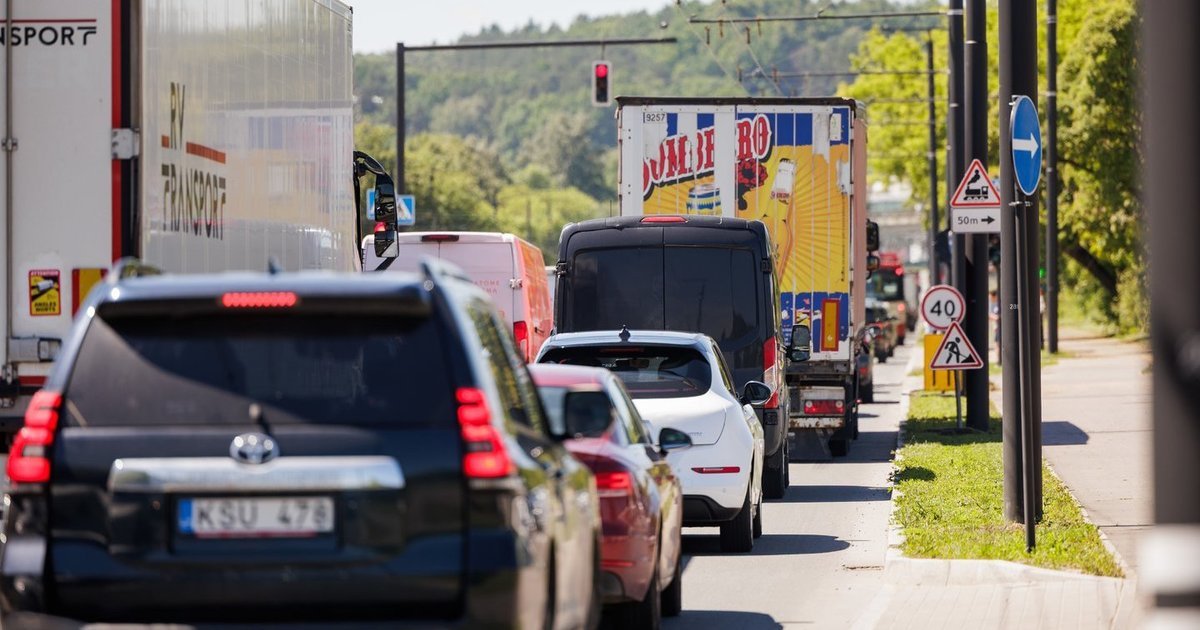 Taršiems automobiliams – naujas taikinys keliuose: pažeidėjus ketinama fiksuoti jiems važiuojant
