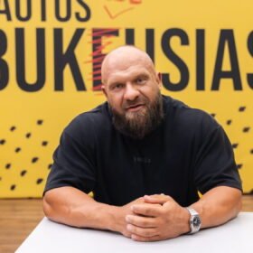 Ironvytui sugrįžo mokyklos košmaras: net trys metai su dviem pažymių knygelėmis