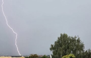 ESO pradeda išmokas po audros: daugiau nei 76 tūkst. klientų sulauks kompensacijų