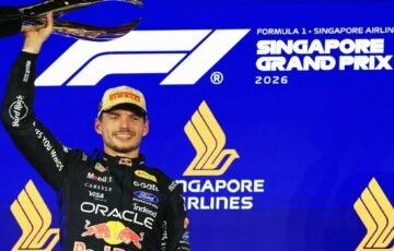 Verstappeno triumfą Singapūre temdė ryšio chaosas: „Red Bull“ jau ruošia naują inžinierių