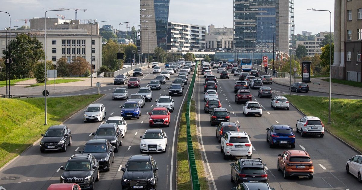 Dyzelino kainos keičia vairutojų pasirinkimus: elektromobiliu 100 km galima įveikti už 6 eurus