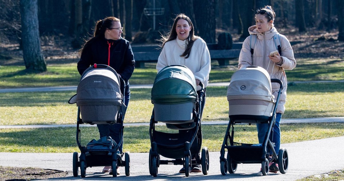 Spalvingas automatas prie „Express Market“: rūkymui skirtas prekes pavyko įsigyti be amžiaus patikros