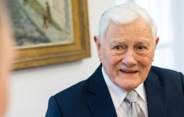 Naujausia žinia apie Valdą Adamkų: po operacijos jis dar lieka Santaros klinikose