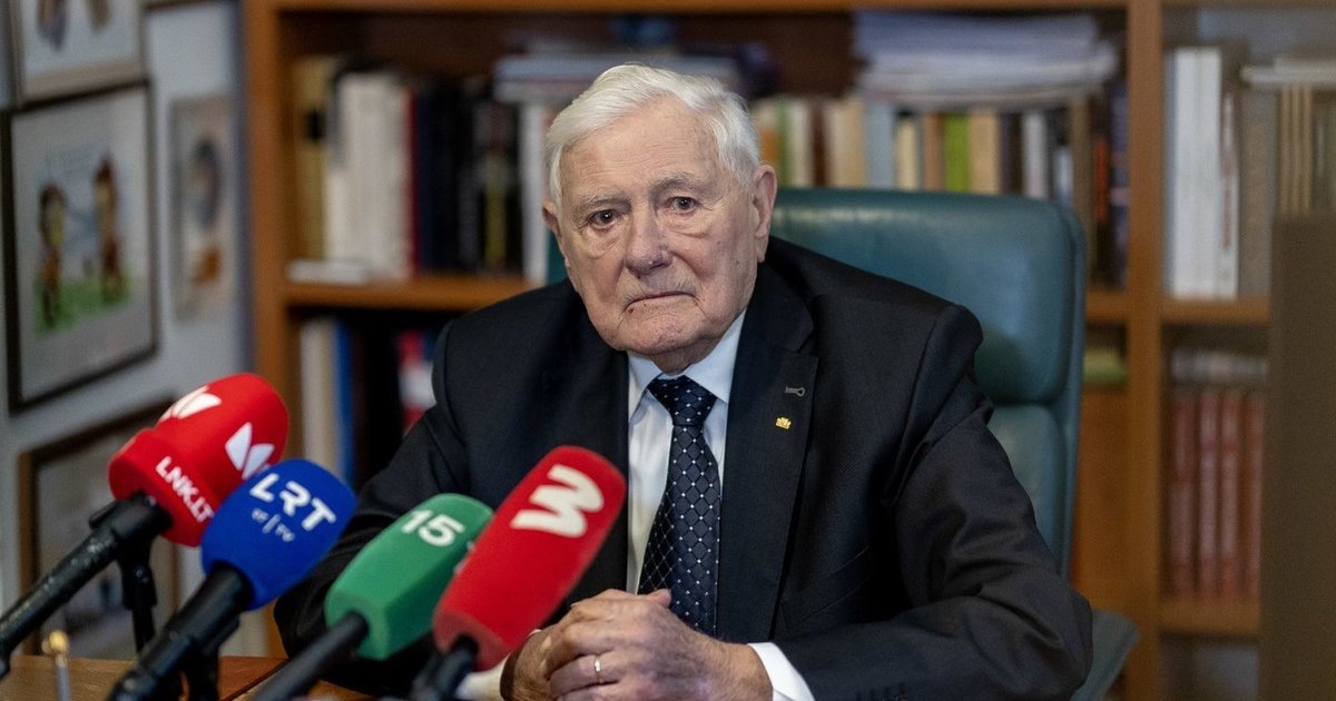 Skubi operacija 99-erių Valdui Adamkui: medikai pranešė, kaip jis jaučiasi dabar