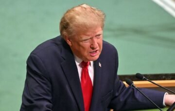 Trumpo spaudimas Ukrainai: nesutikus nutraukti smūgių Rusijos gamykloms – dyzelino susitarimas su Maskva