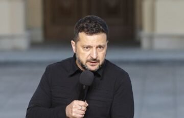 Trumpo raginimas pakeisti Zelenskį sukėlė audrą: ukrainiečiai Vašingtonui priminė, kas sprendžia šalies likimą