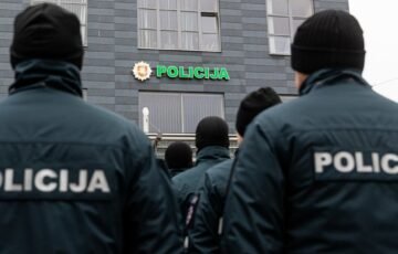 Apsimetė kriminalistais ir grasino sulaikymu: teismas paskelbė, kokios bausmės laukia sukčių