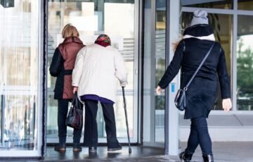 Priemokos uždraustos, bet pacientai vis dar moka: kur randamos naujos spragos