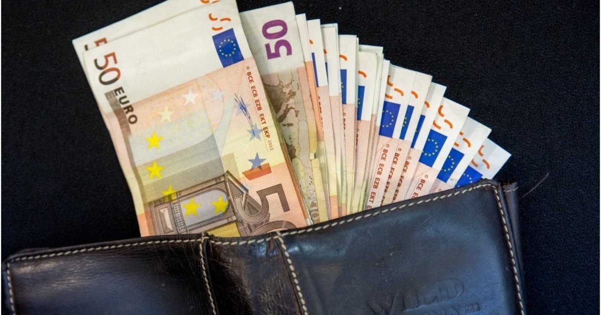 Savivaldybės vilioja pareigūnus tūkstančiais: kai kur siūloma net 10 tūkst. eurų išmoka