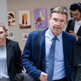 SMS apie baudą baigėsi skaudžiai: vienas paspaudimas vyrui kainavo daugiau nei 1000 eurų