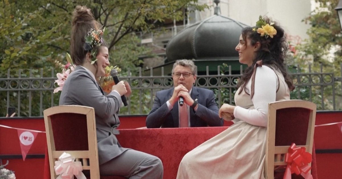 Paryžiuje šimtai pasakė „ne“ santuokai: ceremonijoje „nesusituokė“ net su augintiniais