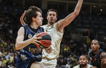 Jasikevičiaus „Fenerbahče“ išlaikė nervus: dramatiškoje kovoje palaužė „Dubai