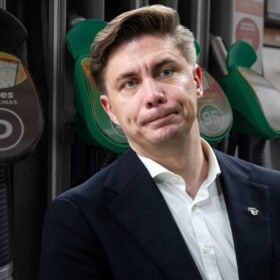 Devintas bandymas tapo lemtingas: Hurkaczas pagaliau parklupdė Djokovičių Šanchajuje