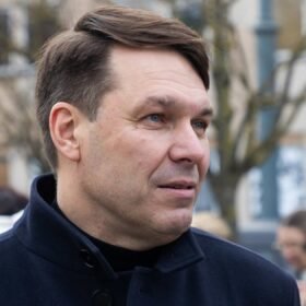 Reformos šešėlis virš pacientų: medikai perspėja apie dar ilgesnes eiles ir vėluojantį gydymą