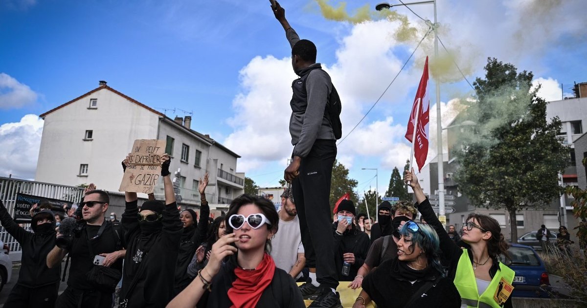 Prancūzijos mokyklas paralyžiavo protestai: uždaryta beveik 400 įstaigų, sulaikyta apie 2 tūkst. žmonių
