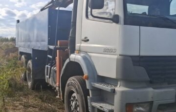 Sunkvežimis sustabdytas Vilniuje: tarp išverstų statybinių atliekų aptiktas šiferis