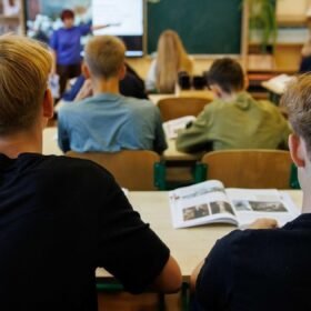 Aklas pasimatymas „TV Pagalboje“ įkaitino studiją: Renata Šakalytė net nusisuko