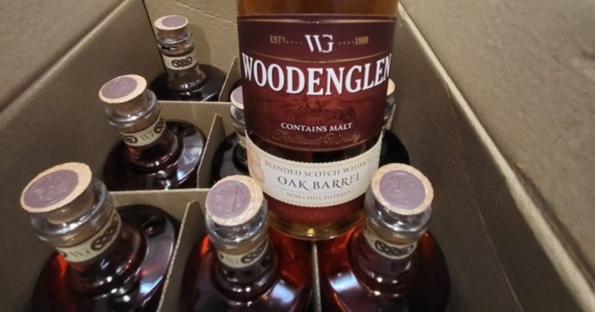 Įtartinas vilkiko maršrutas Kauno rajone: pareigūnai aptiko daugiau nei 17 tūkst. alkoholio butelių