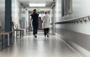 Santaros klinikų atsakas į Slušnio istoriją: konsultacija suteikta, bet jo pozicijos nevertins
