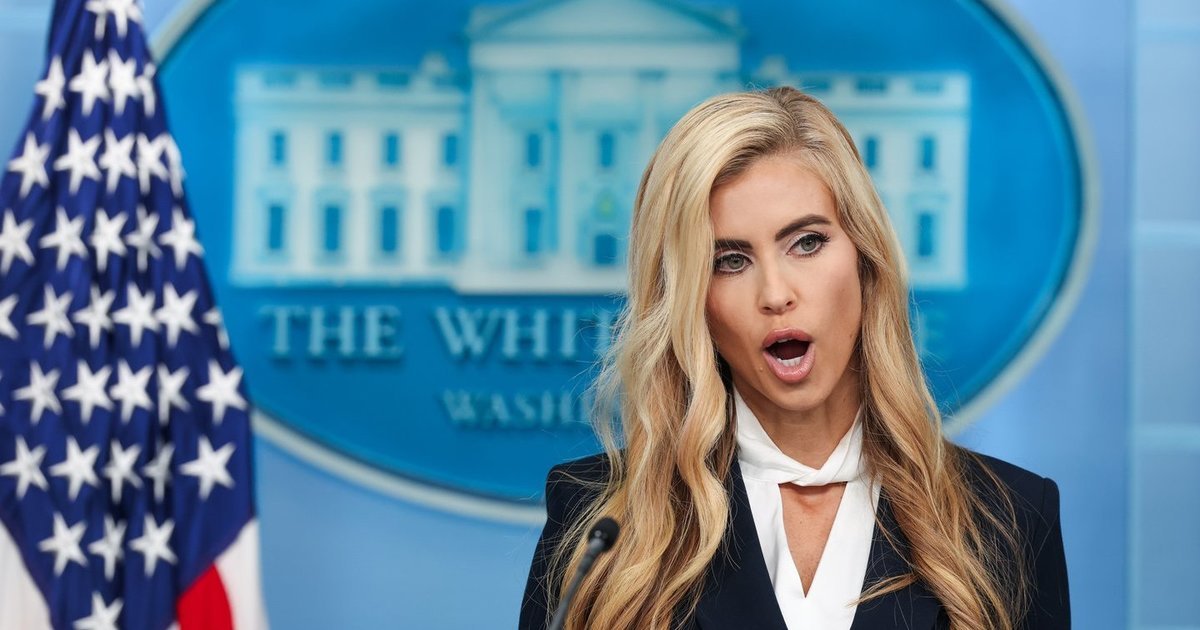 Naujoji Trumpo spaudos sekretorė atsidūrė po padidinamuoju stiklu: kilo klausimų dėl jos teisinės kvalifikacijos