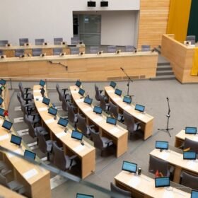 SMS apie baudą baigėsi skaudžiai: vienas paspaudimas vyrui kainavo daugiau nei 1000 eurų