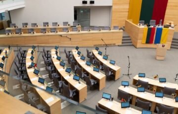 Seimas pajudino diplomatų sistemos pokyčius: nuo didesnių algų iki atšaukimo iš atostogų be sutikimo