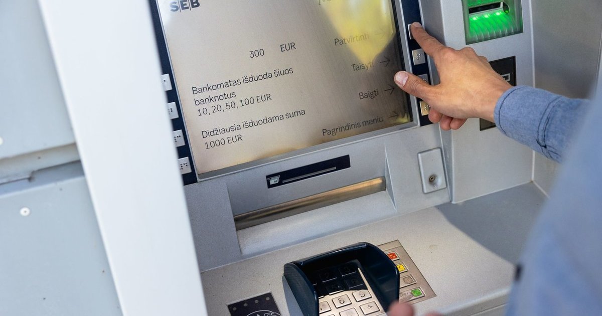 Vienas neatsargus įprotis kainavo tūkstančius: vagys per bankomatą išgrynino beveik 6 tūkst. eurų