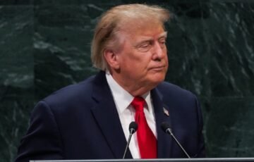 Trumpas grasina Iranui: jei ryšys su „Flydubai“ incidentu pasitvirtins, žada „labai smarkų“ smūgį