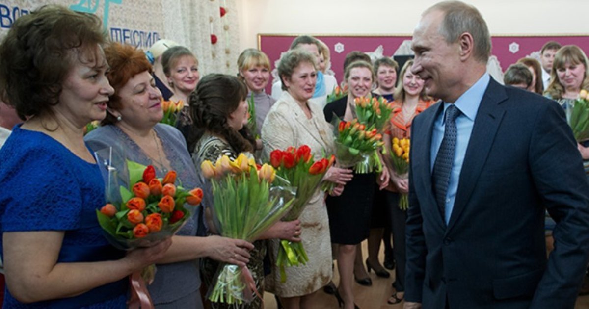 Schroederis Maskvoje šventė su Putinu: tą pačią dieną Ukrainoje žuvo mažiausiai 32 žmonės